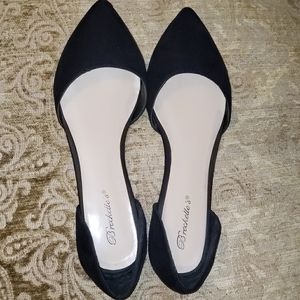 Breckelle's Black Suede Flats